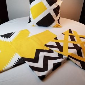 4 Pillow covers 17" x 17" with zipper